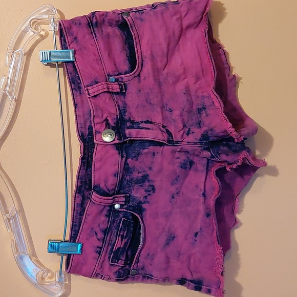 Decree shorts - Picture 1 of 3